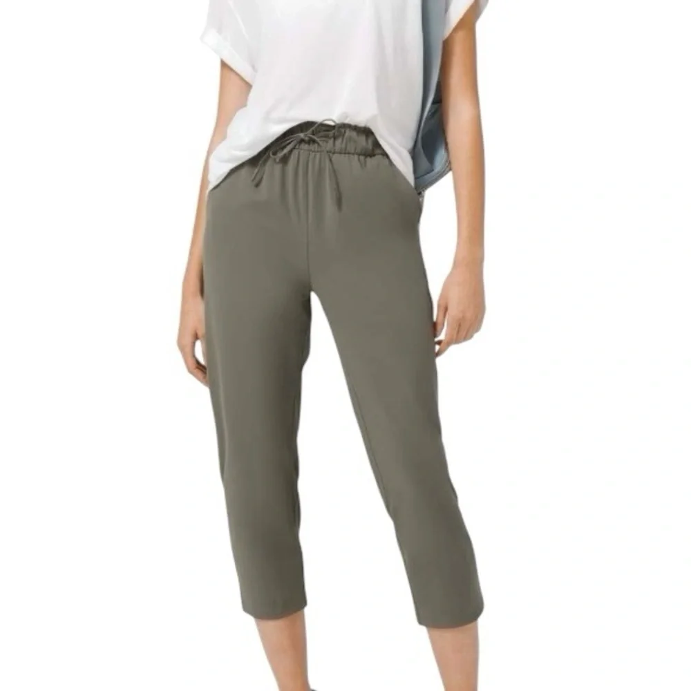 Lululemon Cropped Pants 4 Sage Green